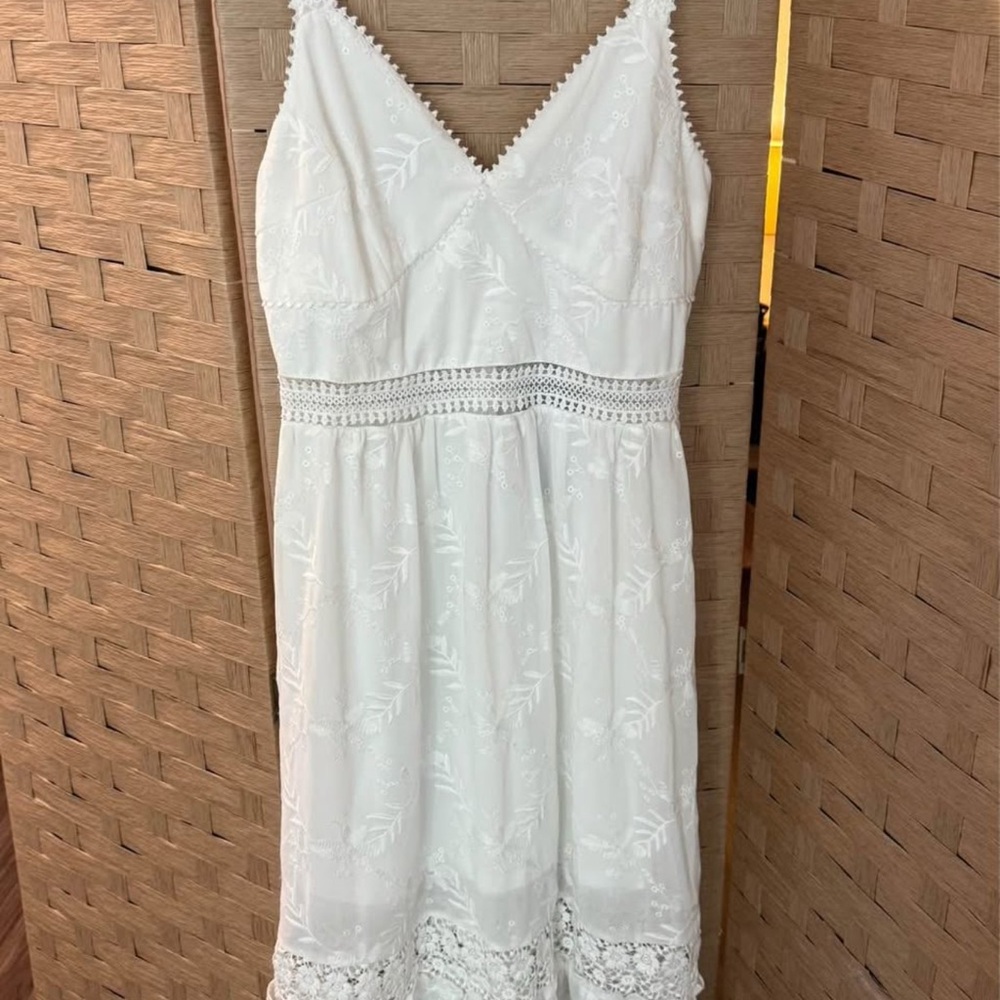 Elegant White Lace Dress